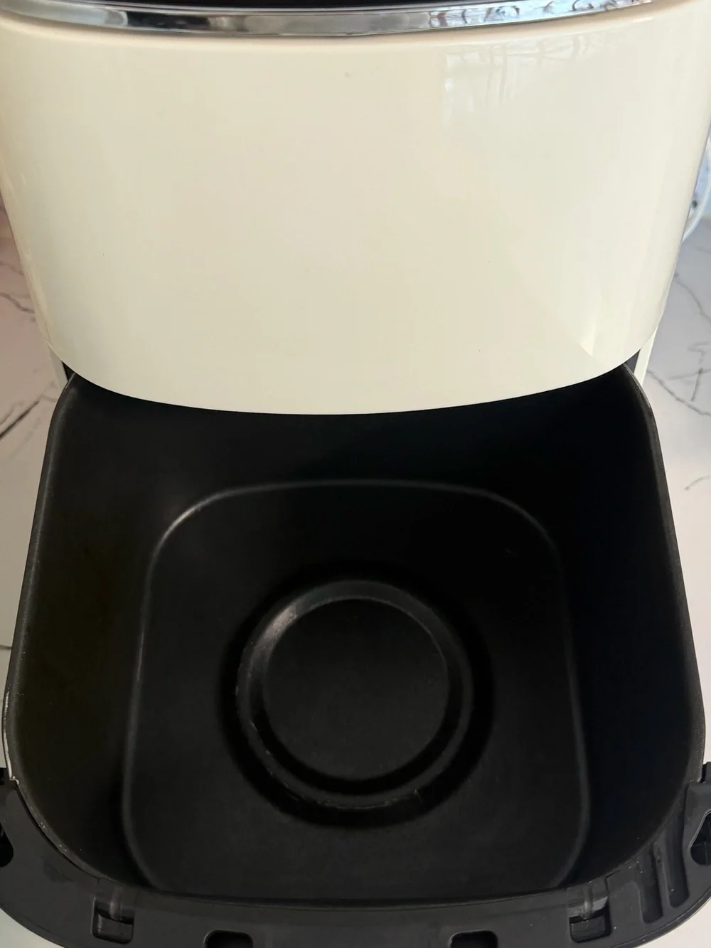 Cream and Black Compact Air Fryer